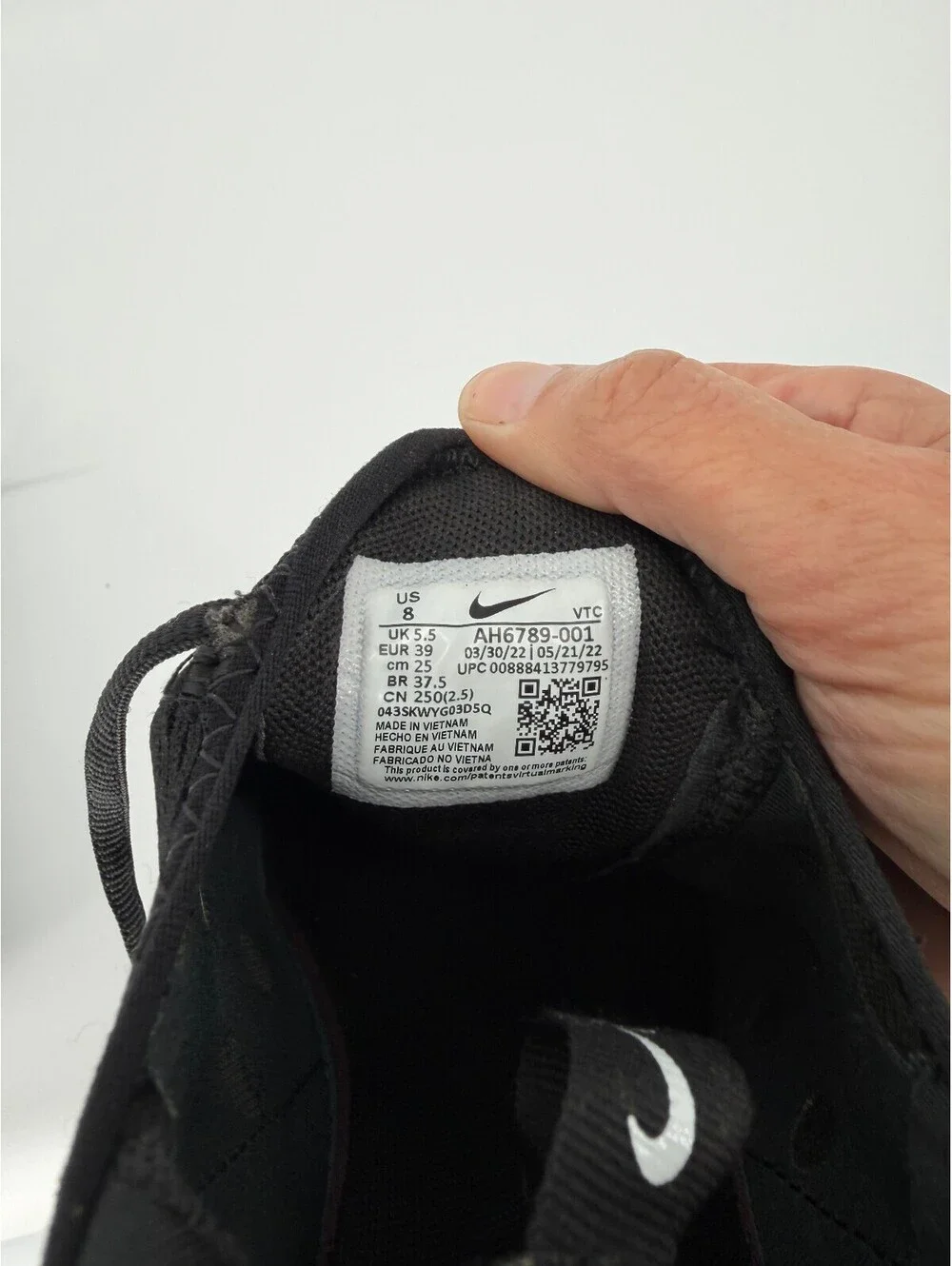 Nike Air Max 270 Black and White Women's Sneakers Size 8
